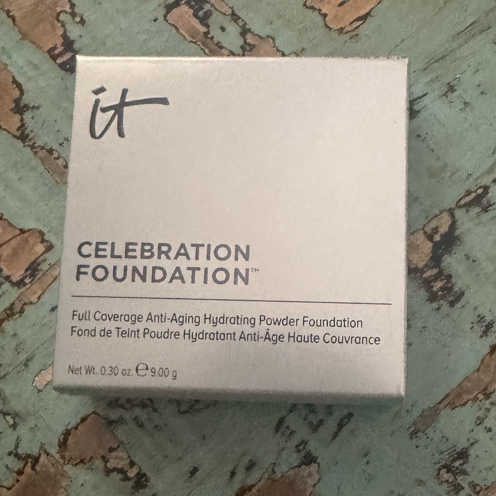 IT Cosmetics Celebration Foundation - Light